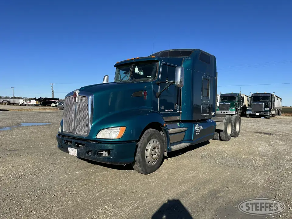 2010 Kenworth T660 Conventional Truck with Sleeper