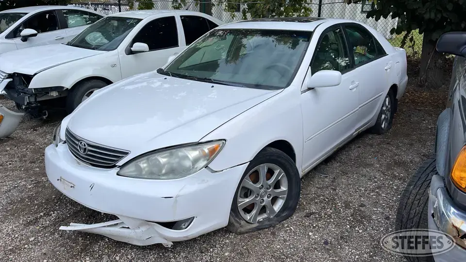 2005 Toyota Camry LE Car