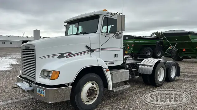 2000 Freightliner FLD112