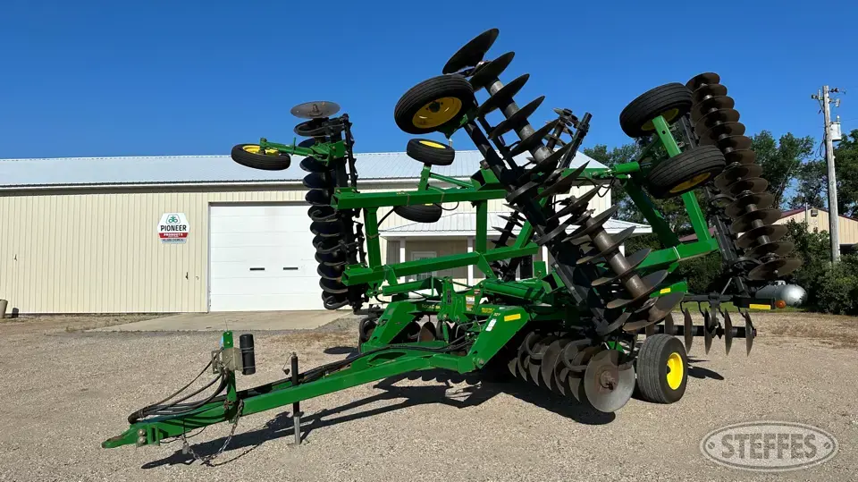 John Deere 637 Disc