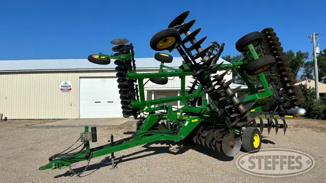 John Deere 637