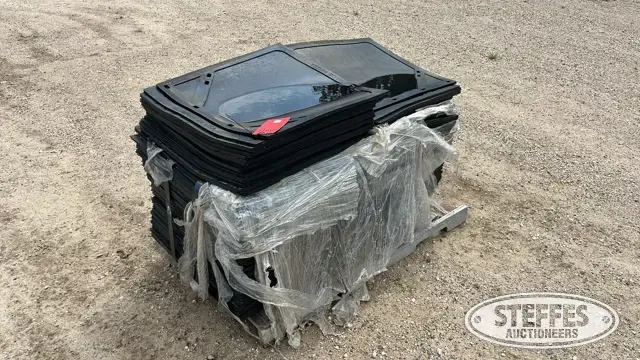 (32) Rubber mud flaps