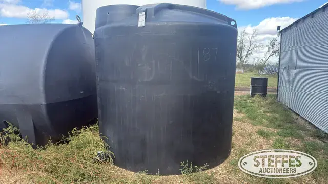 2,000 gal. poly tank