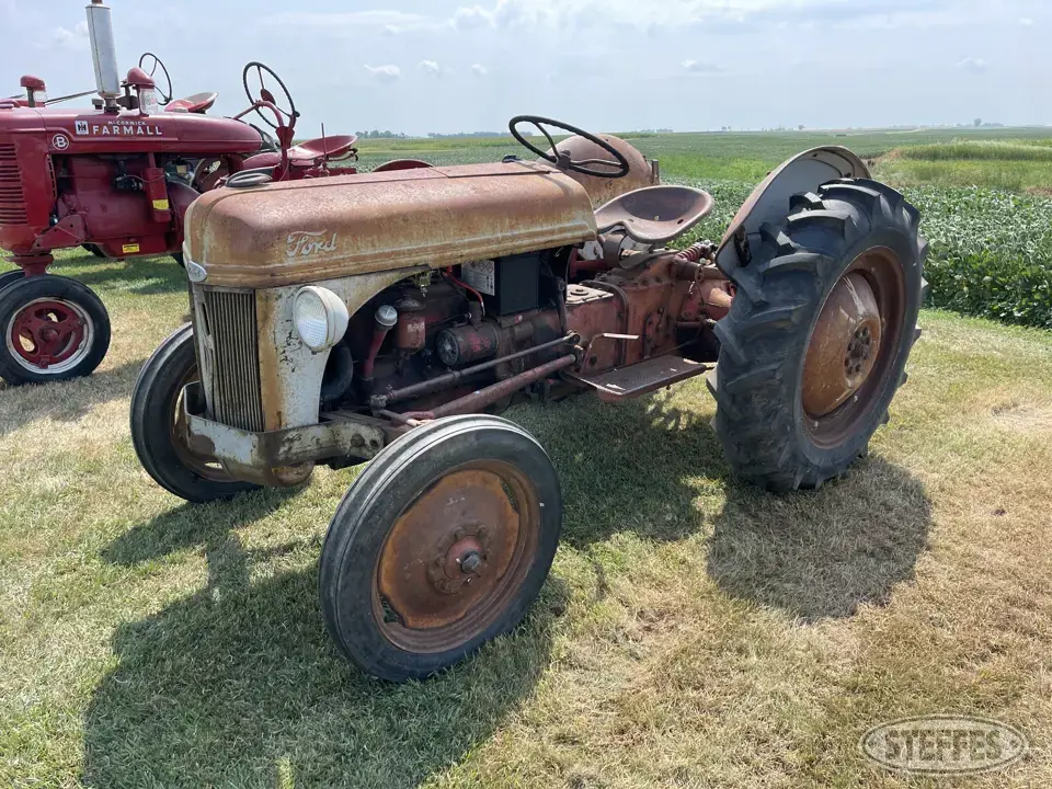 Ford 8N Collectible Show Tractors-Stationary Engine