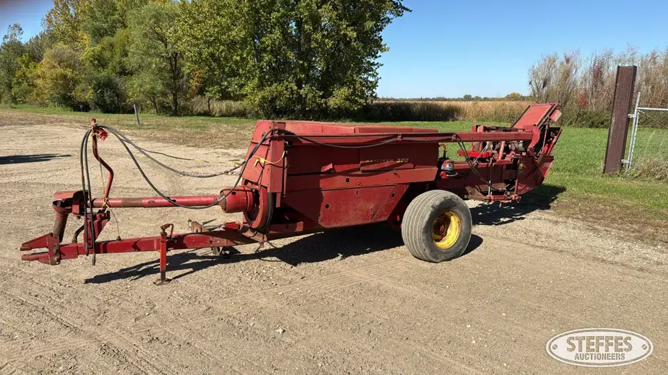 New Holland 320 Hayliner Square Baler