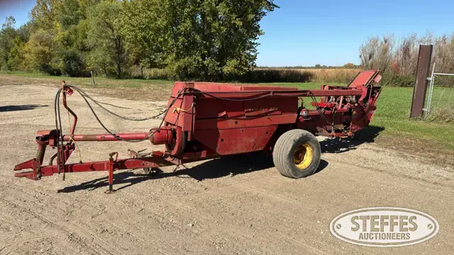 New Holland 320 Hayliner