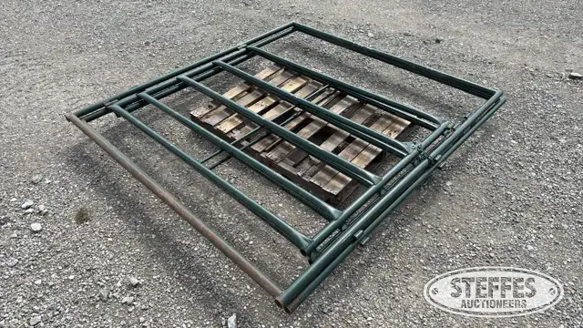 (2) Livestock panels w/gate