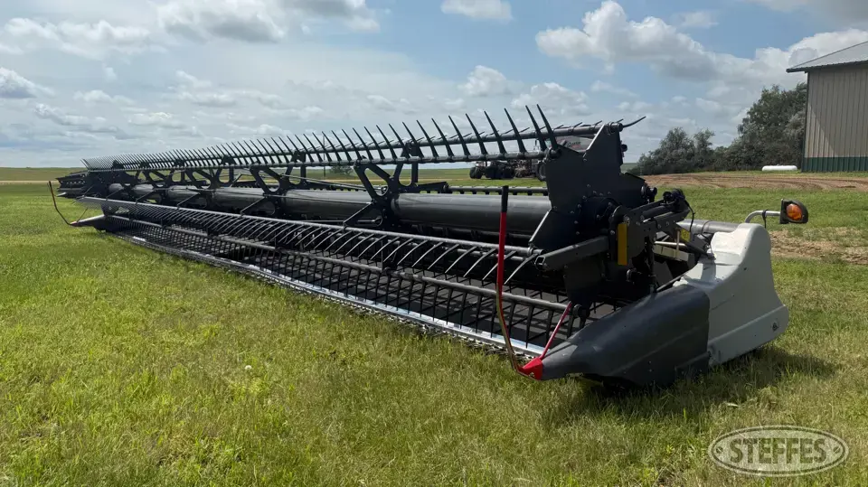 2018 Gleaner 9255 DynaFlex Draper Head