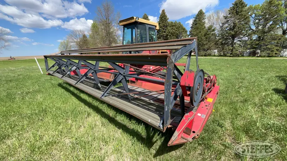 1980 Versatile 4400 Self-Propelled Swather
