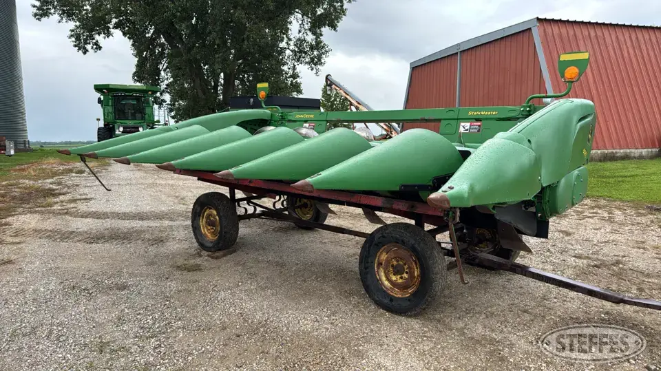 2016 John Deere 606C Corn Head