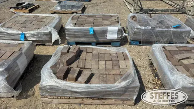 Approx. (436) landscape bricks