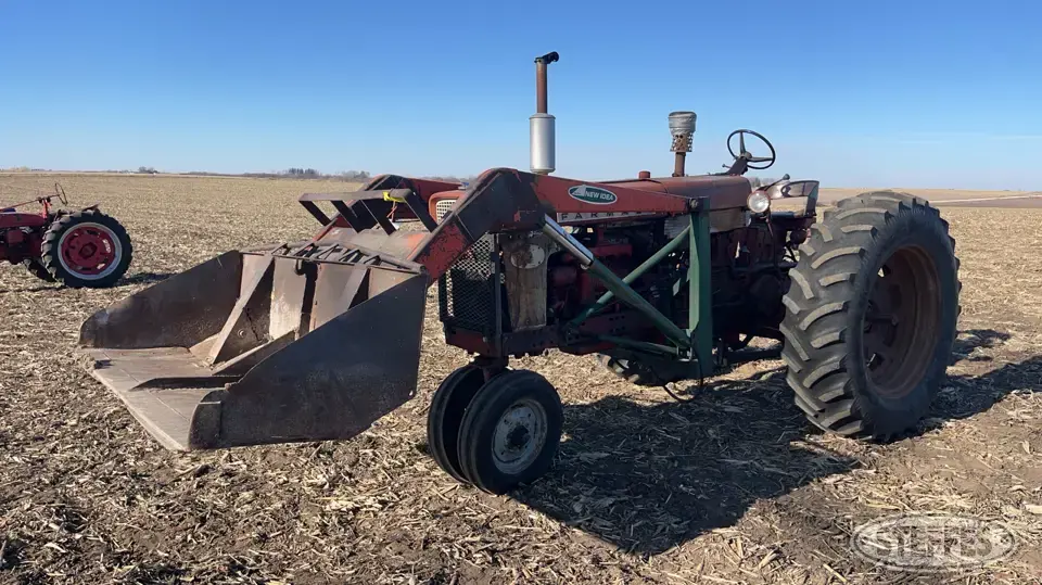 1962 Farmall 560 2WD Tractor
