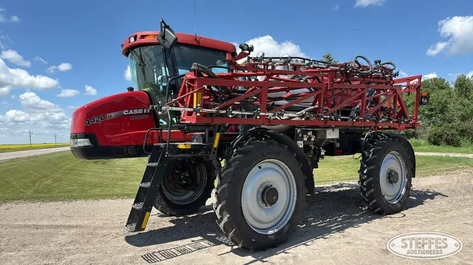 2008 Case IH Patriot 4420 Self-Propelled Sprayer