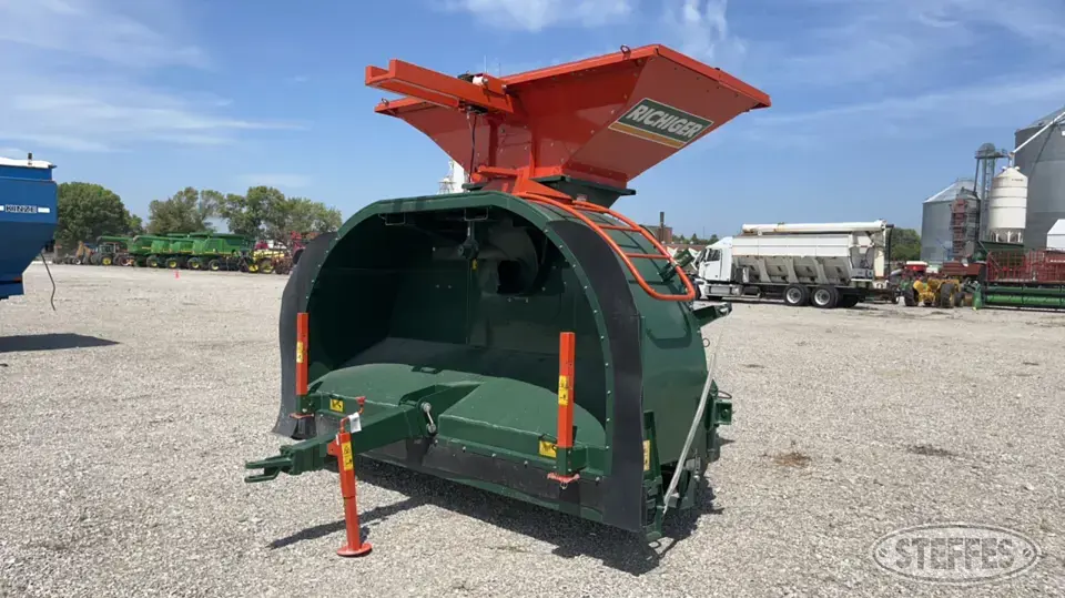 2019 Richiger R1090 Grain Bag Loaders and Unloader