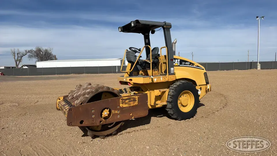 2002 CAT CP-433E Self-Propelled Padfoot Compactor
