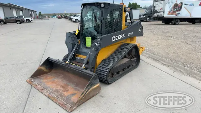2019 Deere 325G