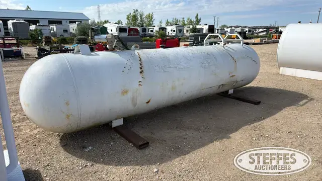 1,000 gal. fuel tank