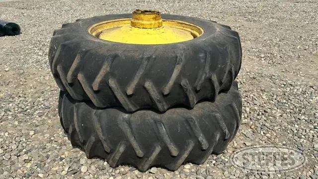 John Deere 18.4-38 hub duals