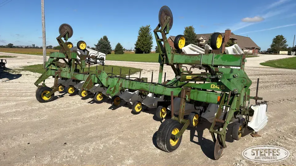 John Deere 845 Row Crop Cultivator