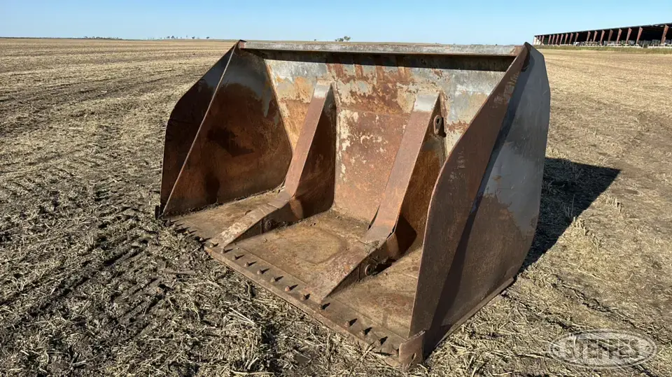 Volvo 82100 Loader Attachment