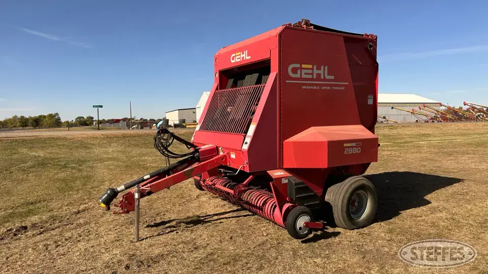 2002 Gehl 2880 Round Baler