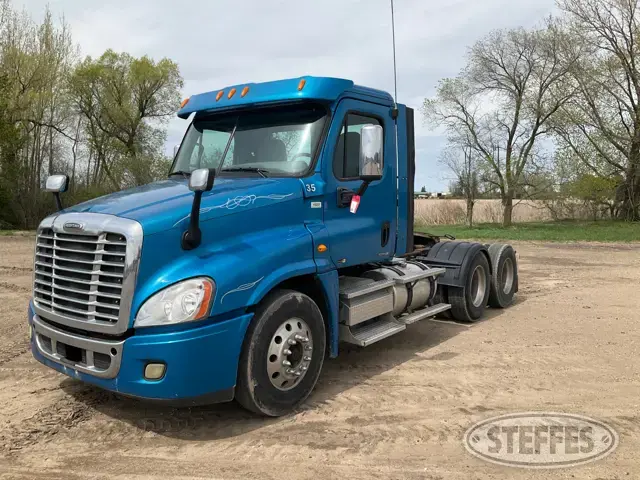2010 Freightliner Cascadia 125