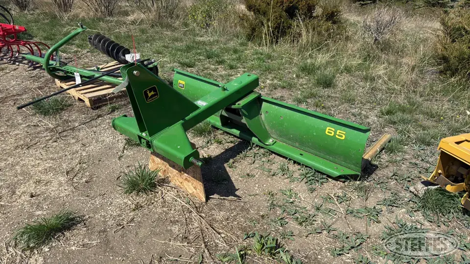 John Deere 65 Straight Blade
