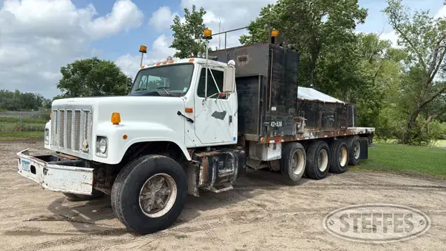 1998 International 2574