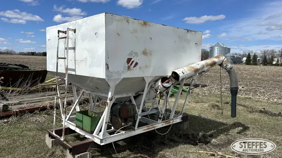 Fertilizer tender unit