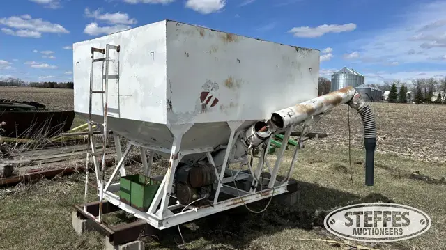 Fertilizer tender unit