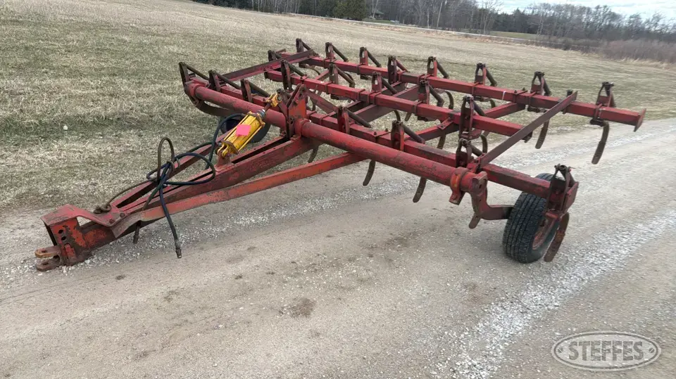White field cultivator