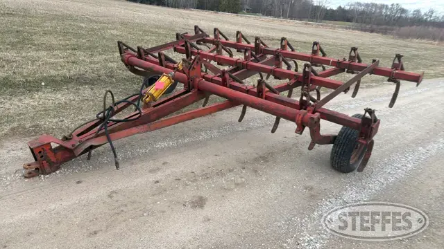 White field cultivator