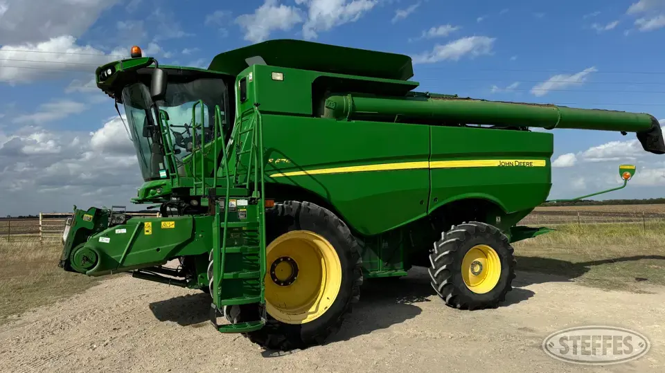 2014 John Deere S670 Combine
