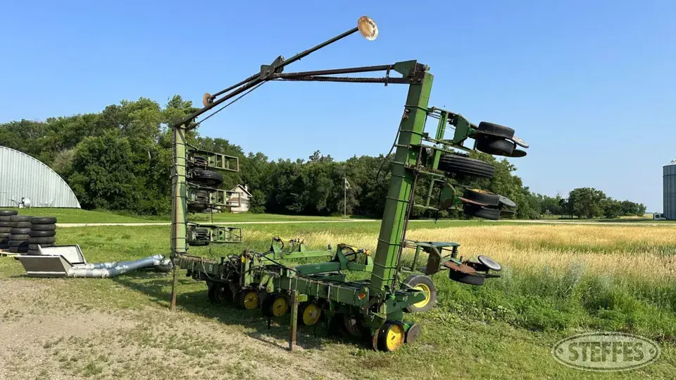 John Deere 7100 Ag Equipment Part
