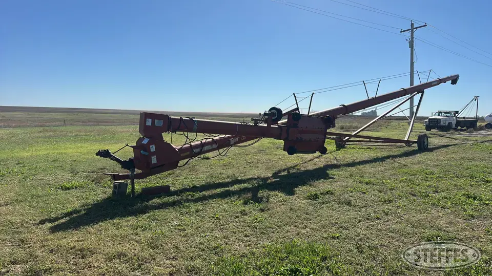 Hutchinson/Mayrath swing hopper auger
