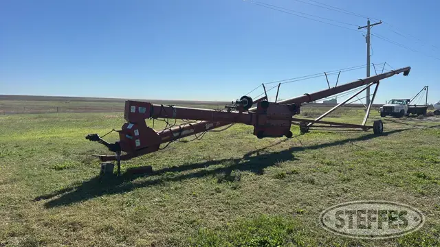 Hutchinson/Mayrath swing hopper auger