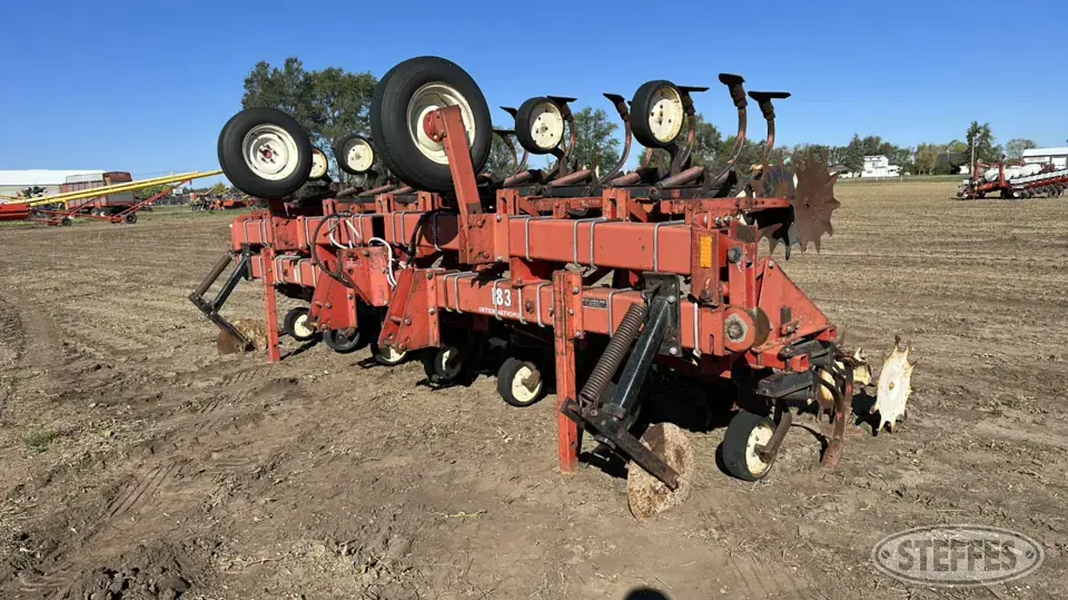 International 183 Row Crop Cultivator