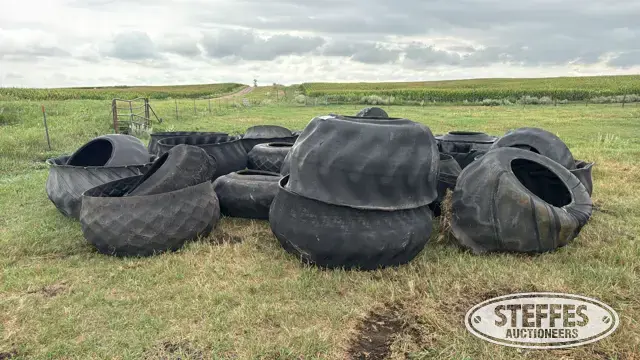 (26) Livestock tire ring feeders