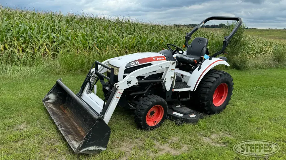 2009 Bobcat CT235 MFWD Tractor