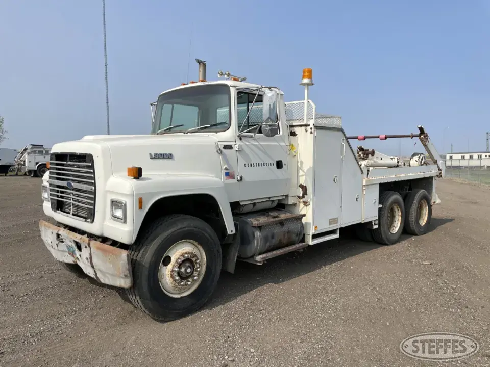 1992 Ford L9000 Specialty Truck