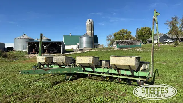 John Deere 7000