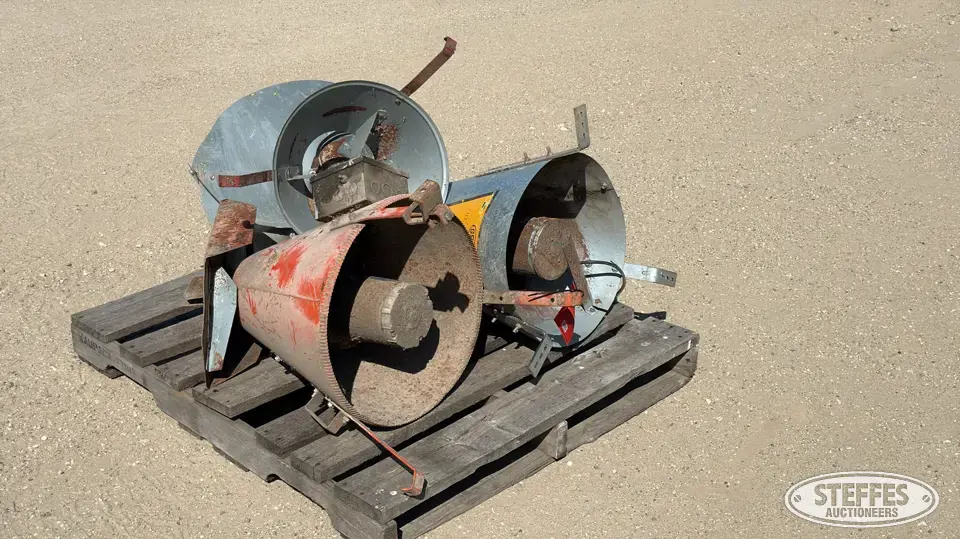 (3) Bin spreaders Bin Accessory