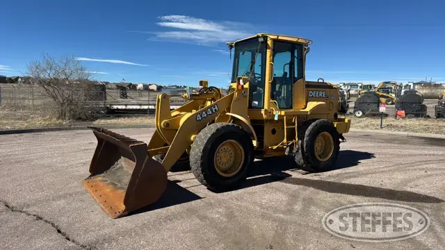 2000 Deere 444H