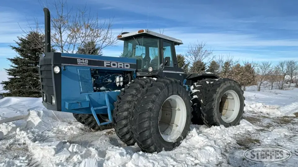 1990 Ford Versatile 946 4WD Tractor
