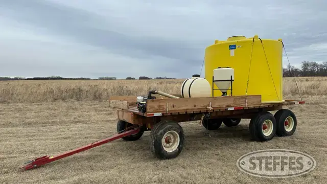 Fertilizer tender wagon