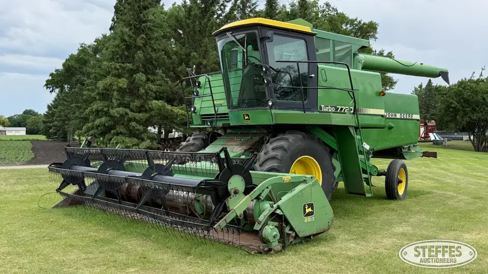 1979 John  Deere 7720 Combine