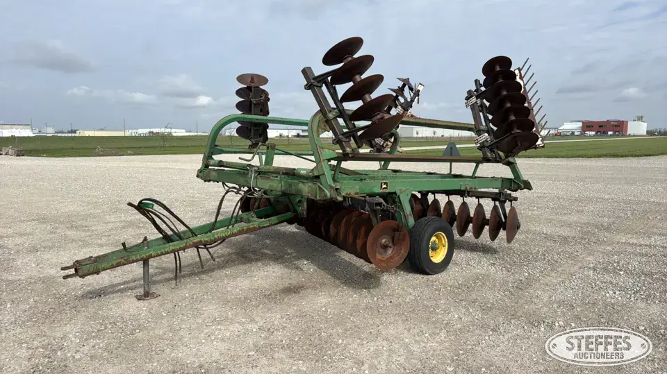 John Deere 235 Disc