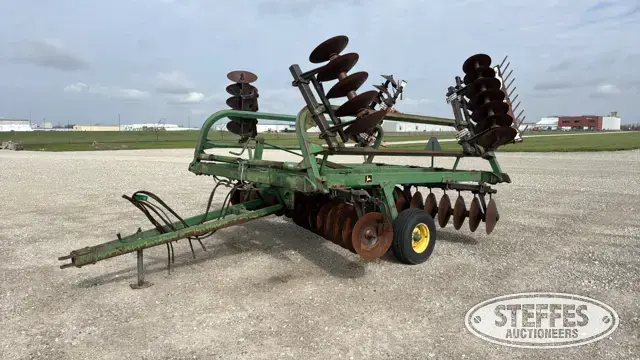 John Deere 235