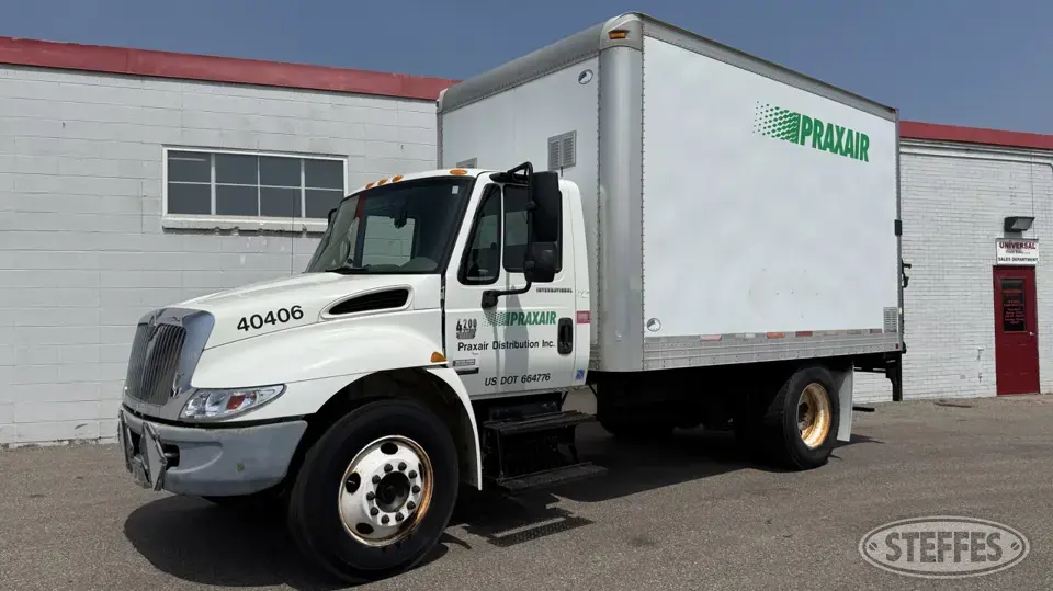 2004 International 4200 Van Truck