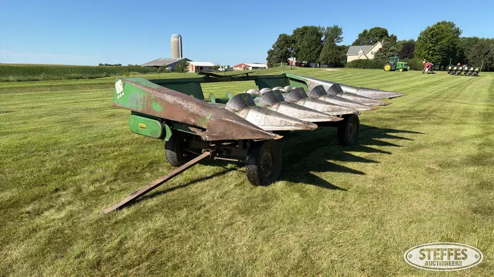 John Deere 643 Corn Head